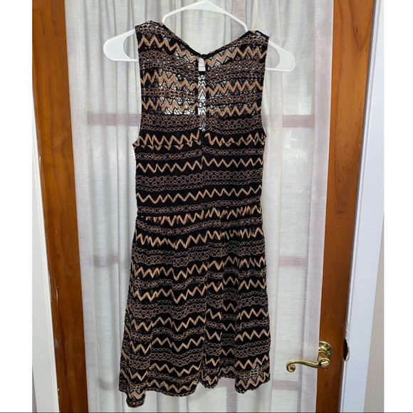 NEW BLACK AND TAUPE ZIG ZAG DRESS - Picture 2 of 3